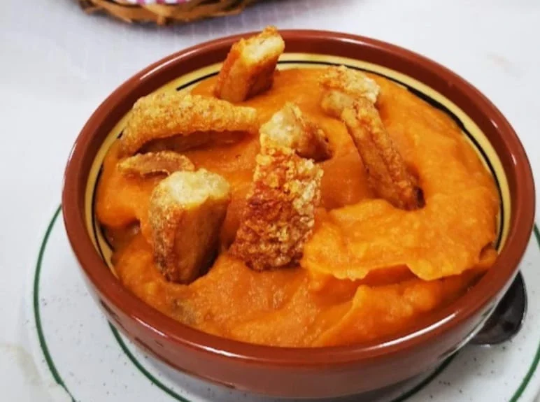 Patatas revolconas: sabor castellano con alma en Venta La Colilla